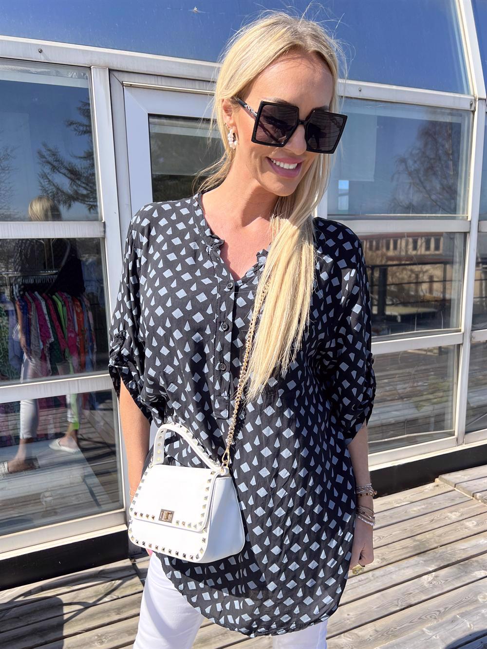 Esther - Skjorta med mönster och ficka på bröstet